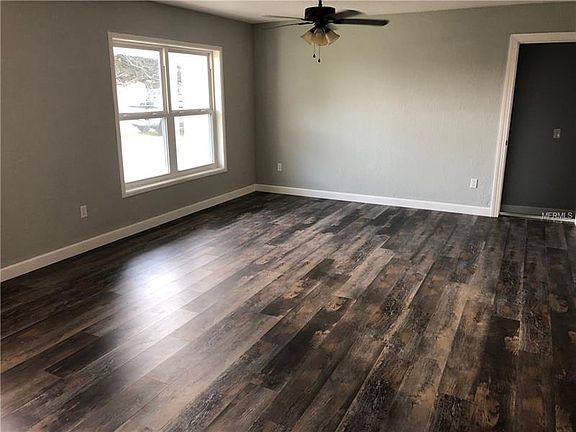 4th image of 1301 W Wellington Dr