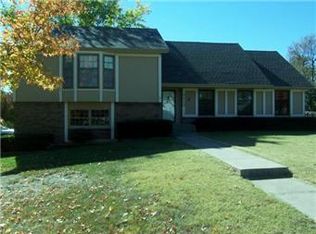3920 SW Linden Cir, Lees Summit, MO 64082
