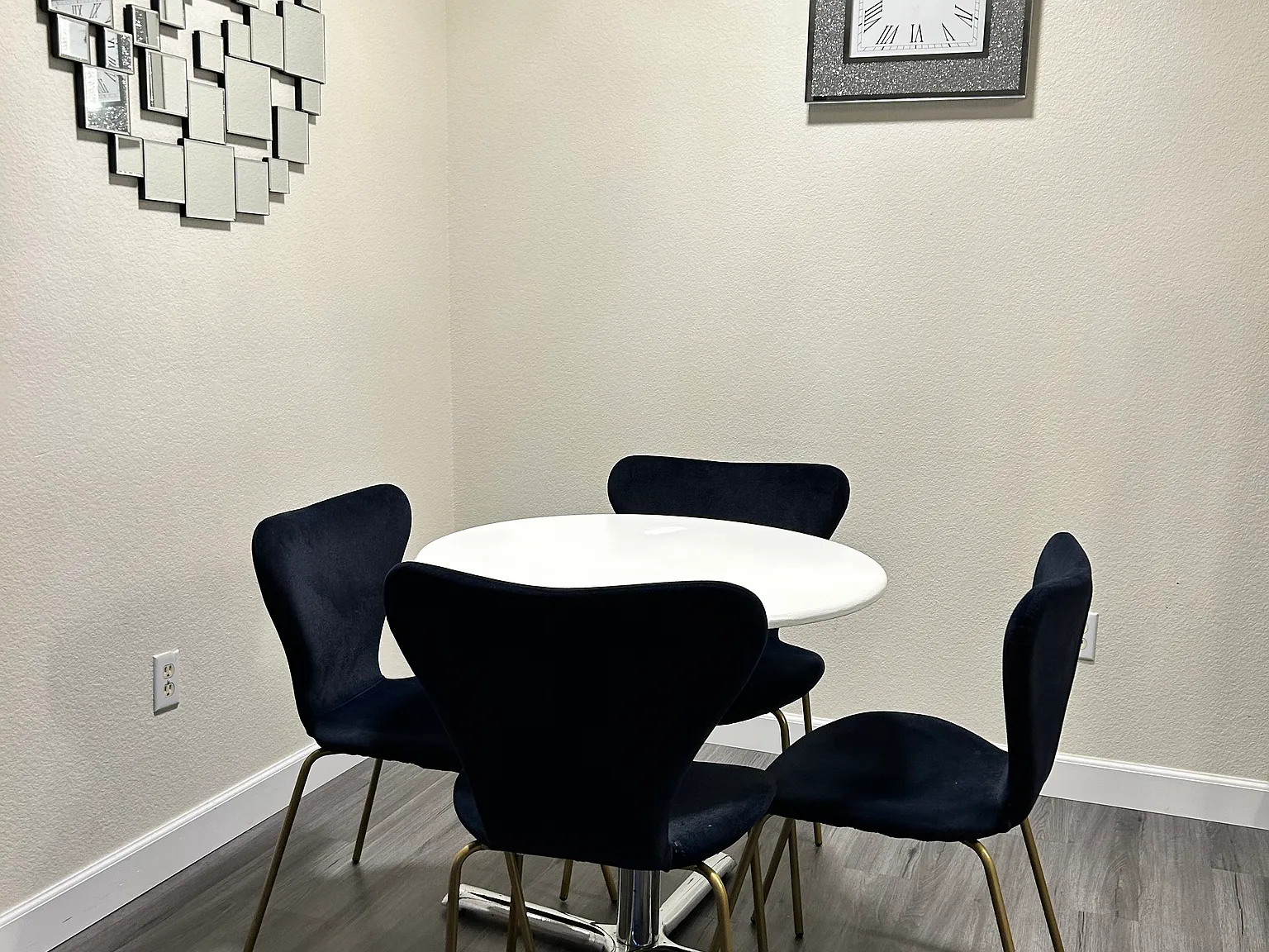 2 bed, 935 sqft, $1,580 — Photo 3