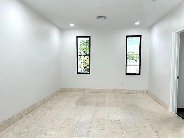 800 N Causeway Blvd #202 — Photo 5