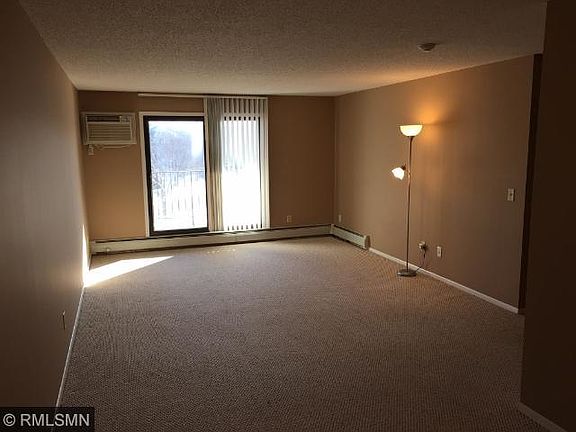 3rd image of 1800 Riverwood Dr APT 209