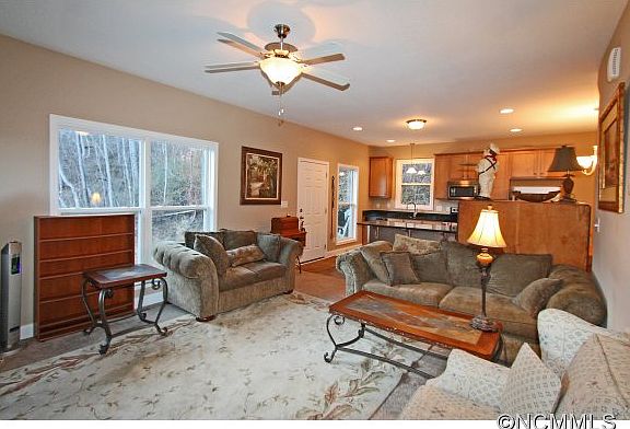 5th image of 95 Cartwright Dr