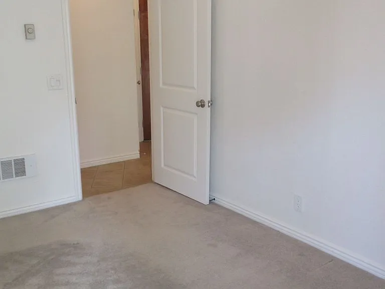 610 The Vlg #103 — Photo 11