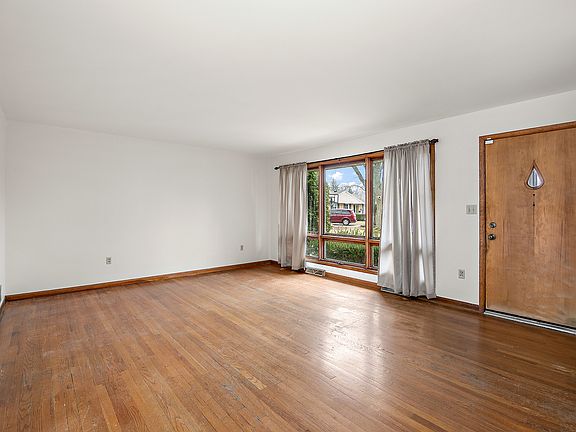 4th image of 750 Bishop Ct