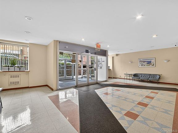 4th image of 3311 Giles Place #2D