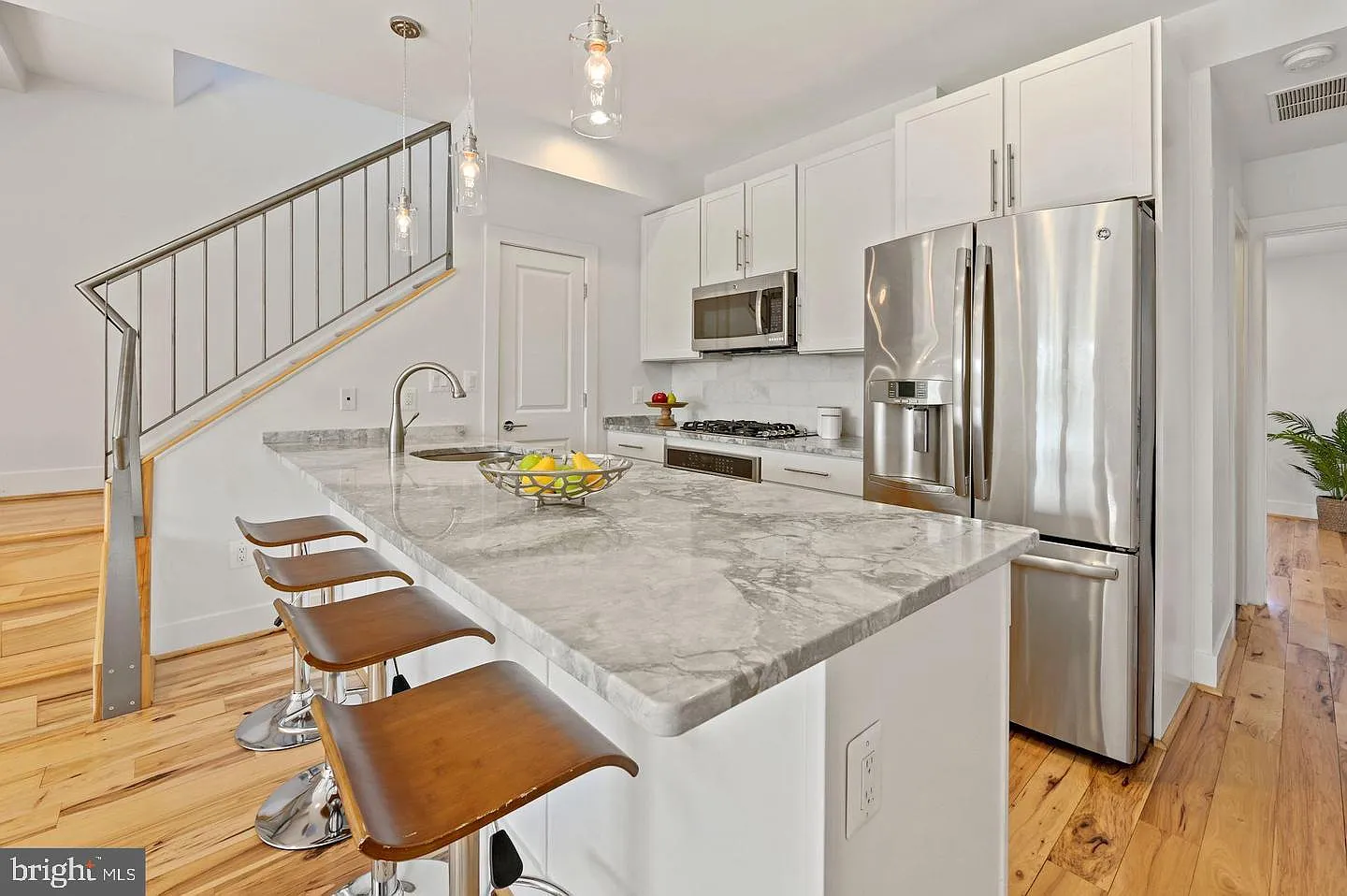 2 bed, 2.0 bath, 1272 sqft, $3,800 — Photo 2