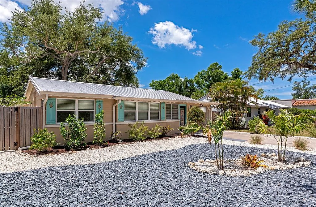 2 bed, 1.5 bath, 870 sqft, $2,800 — Photo 3