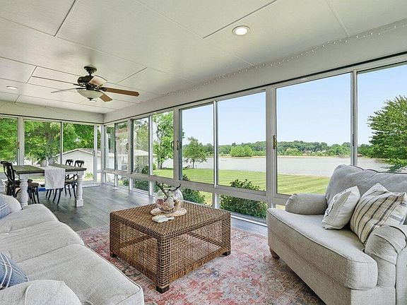 3rd image of 318 Sunset Estates Dr