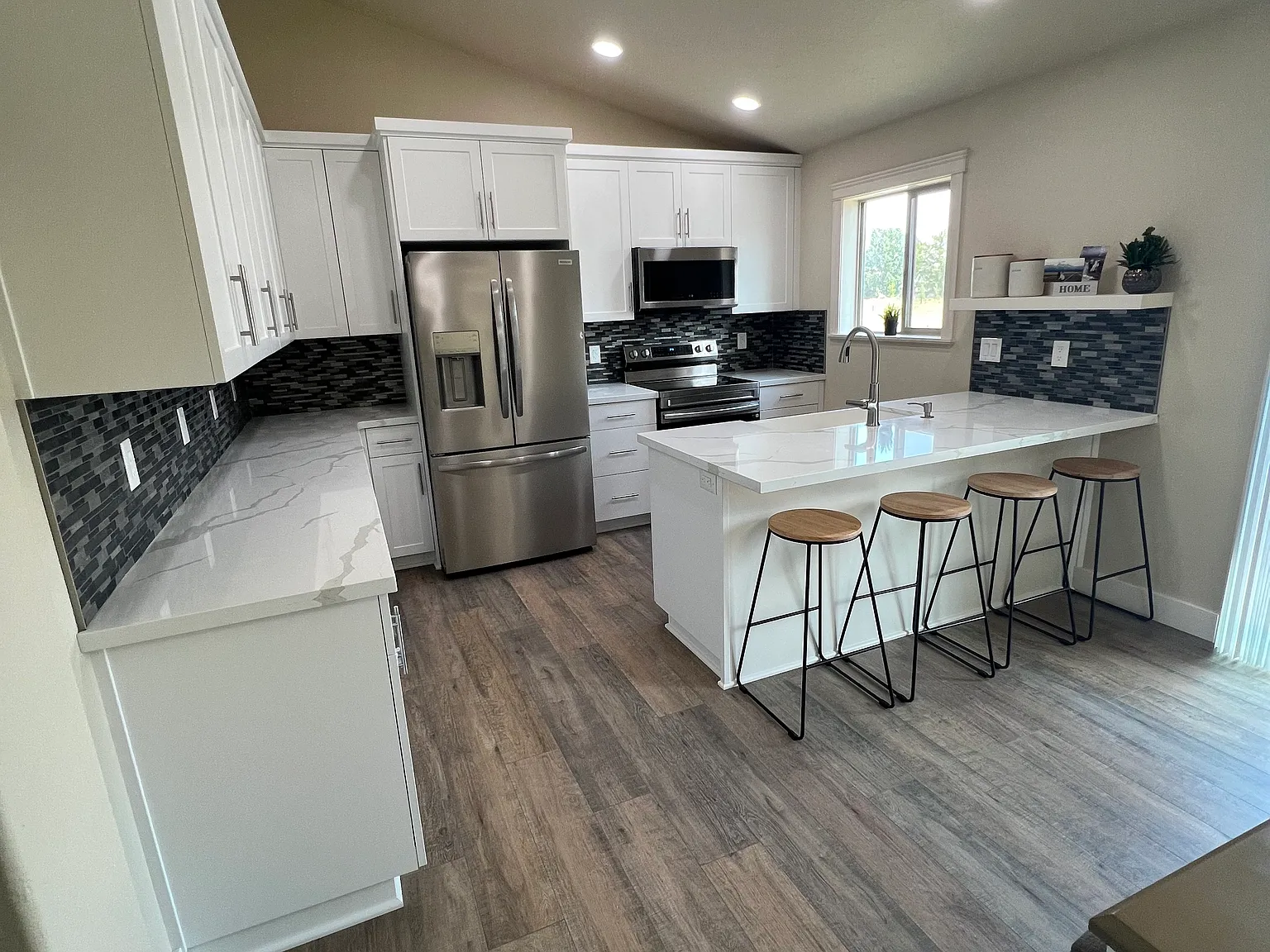 3 bed, 1686 sqft, $2,200 — Photo 4