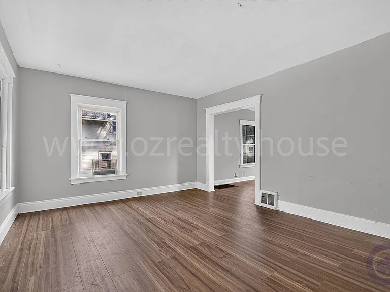 1023 Shadowlawn Dr — Photo 2