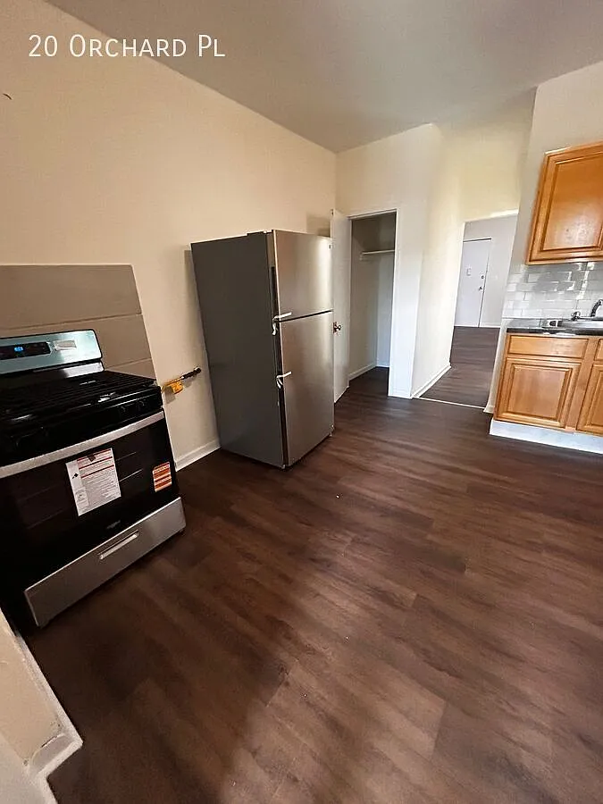 3 bed, $2,800 — Photo 2