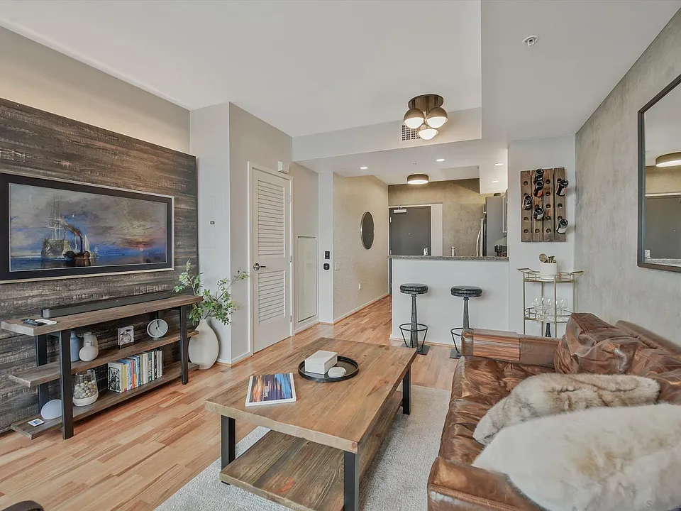 321 10th Ave #1603