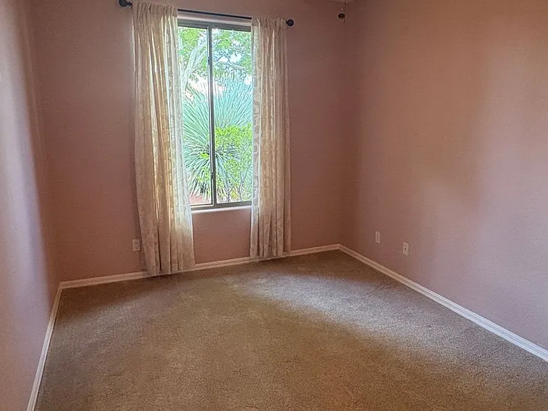 110 E Bighorn Ct — Photo 17