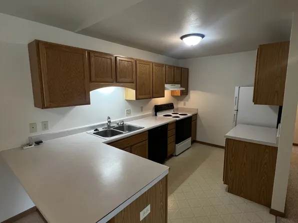 700 Creek, 700 Creek Rd APT 3, West Bend, WI 53090