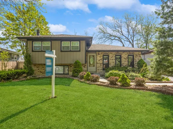 912 Mac Gregor Rd, Lockport, IL 60441