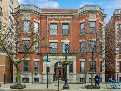 3909 N Sheridan Rd #2H, Chicago, IL, 60613