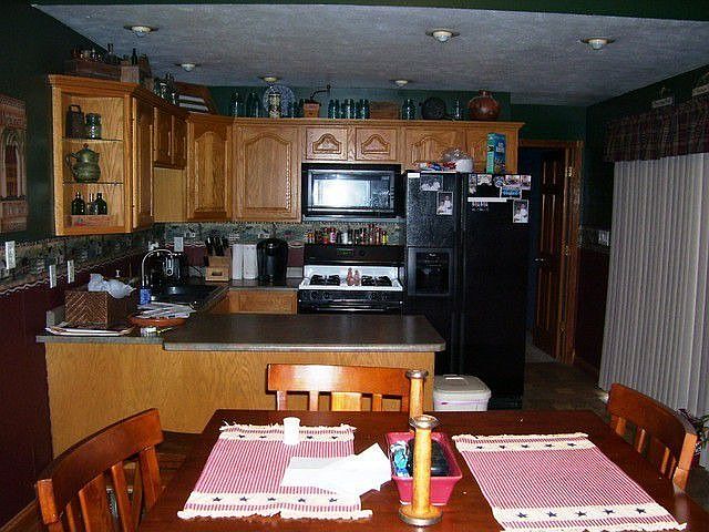 2nd image of 906 E Lake St
