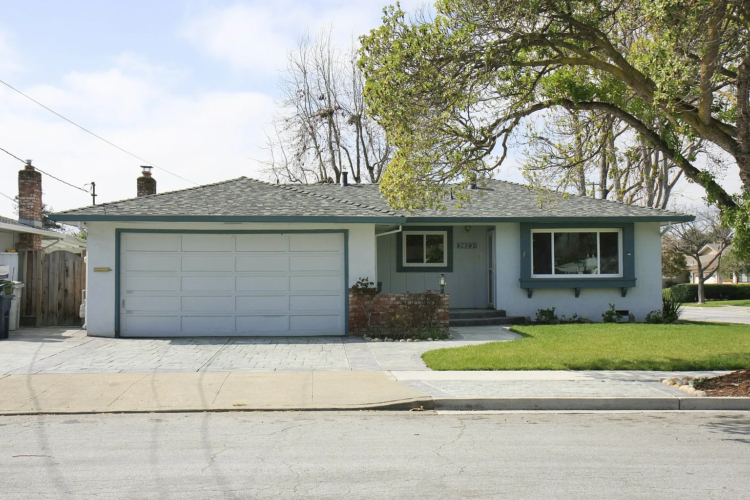 38231 Dixon Ct photo 1