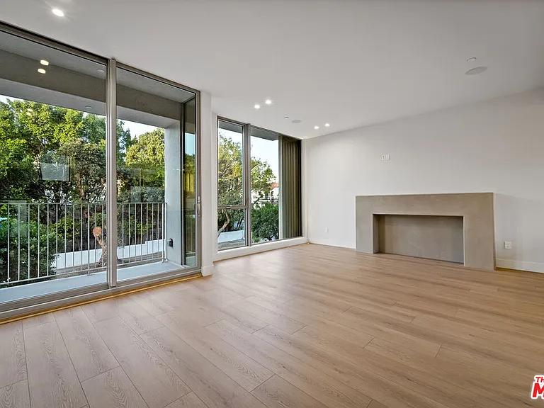 755 N Alfred St #B — Photo 2