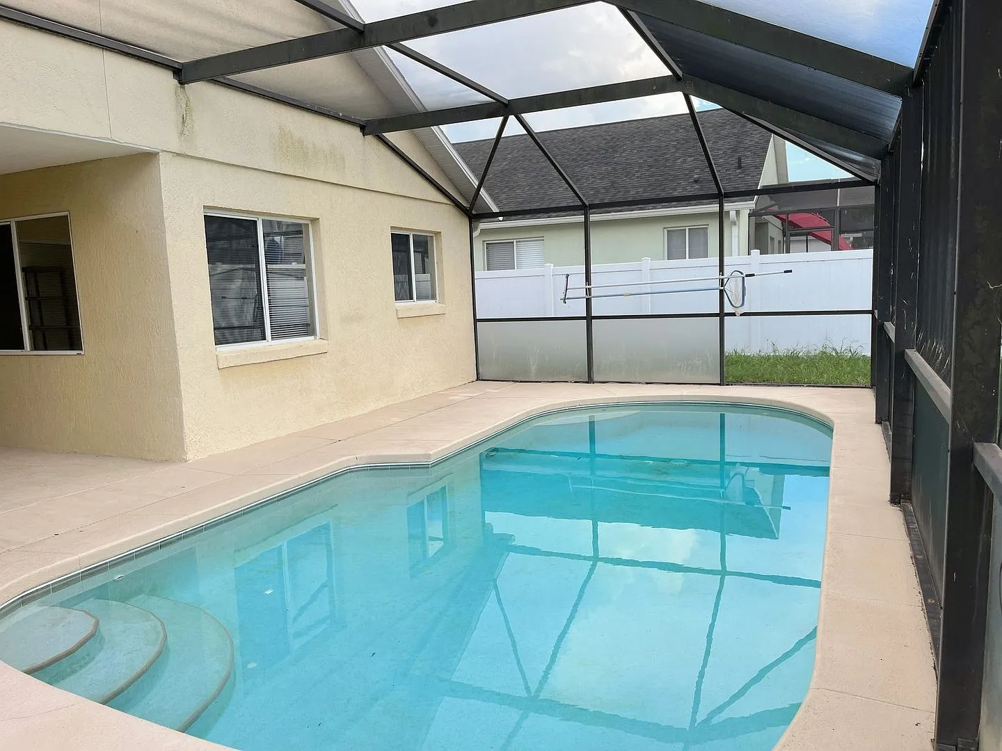 4 bed, 2.0 bath, 1414 sqft, $2,250 — Photo 2