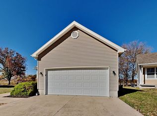 1012 NE Queens Ct, Lees Summit, MO 64064