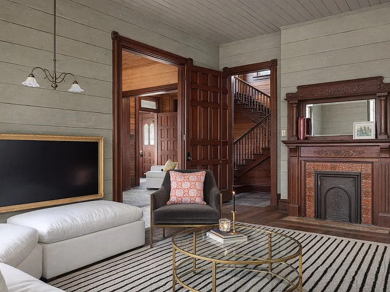 524 W Hunt St — Photo 37
