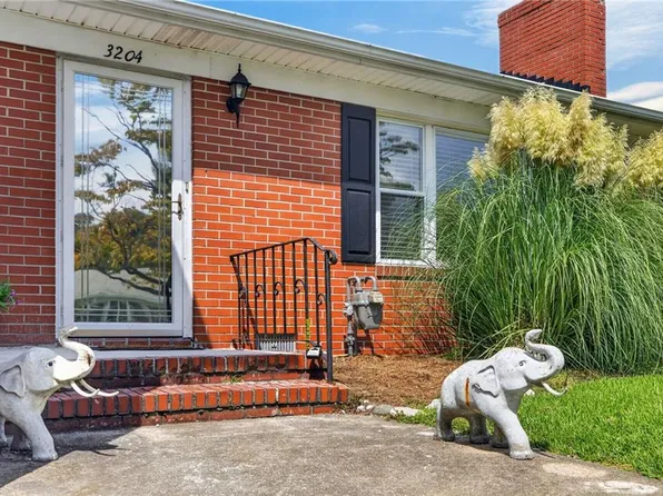 3204 Camellia Dr, Portsmouth, VA 23703