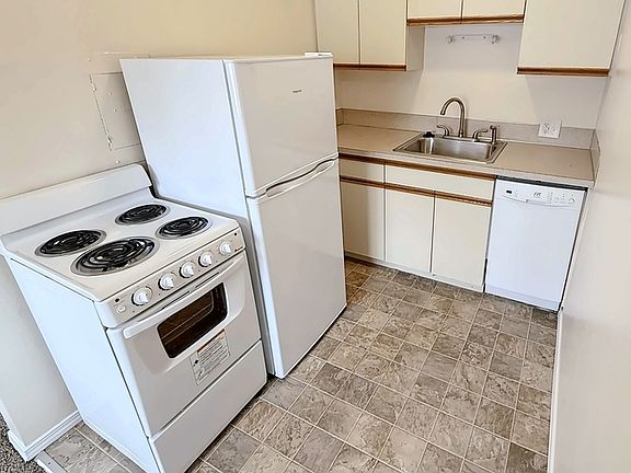 3rd image of 1019 Burwell St APT 23