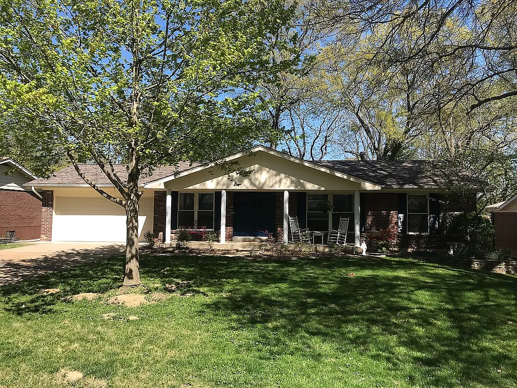 311 Cherry Hill Dr photo 1