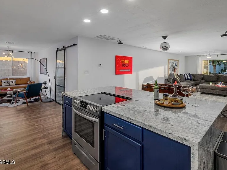 4526 E Paradise Ln — Photo 21