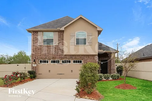 1409 Woods Lake Ct Photo 1