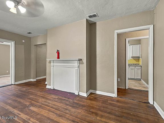 2nd image of 2160 Blain St