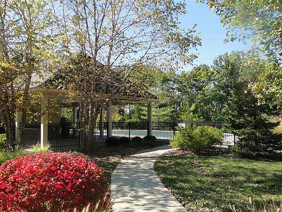 4th image of 210 Heritage Green Dr