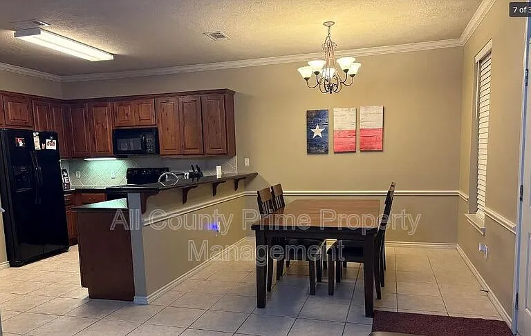 331 Forest Dr — Photo 2