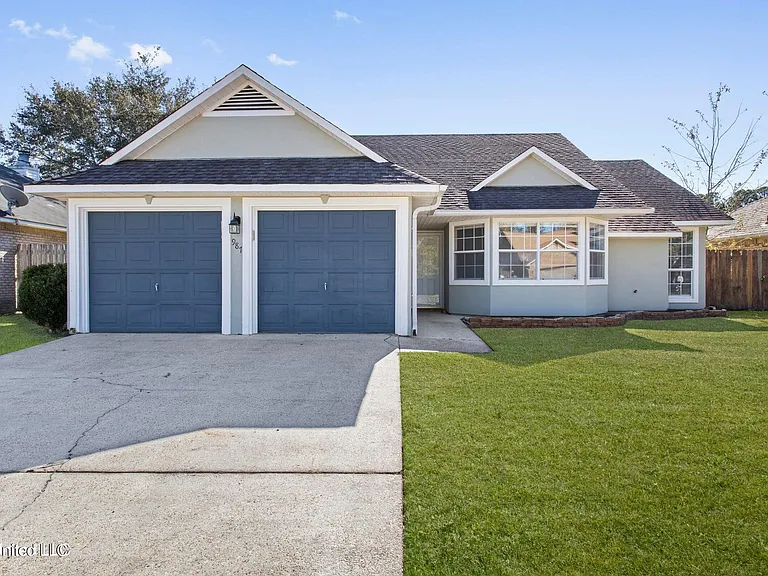987 Bluff Rdg — Photo 1