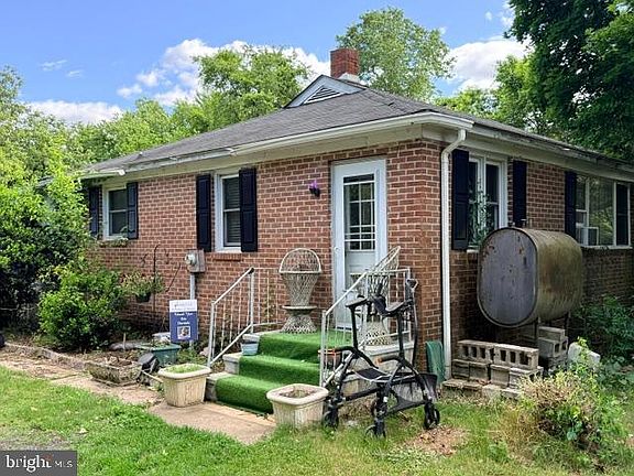 4th image of 1904 Pondtown Rd