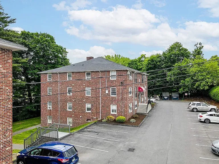 95 E Broadway St #10 — Photo 14