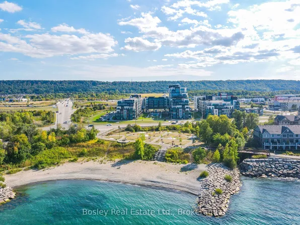 16 Concord Pl #550, Grimsby, ON L3M 0J1
