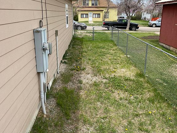 4th image of 222 2nd Ave S
