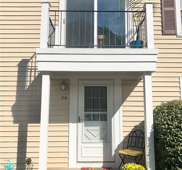 1st image of 24 Arrowhead Way N