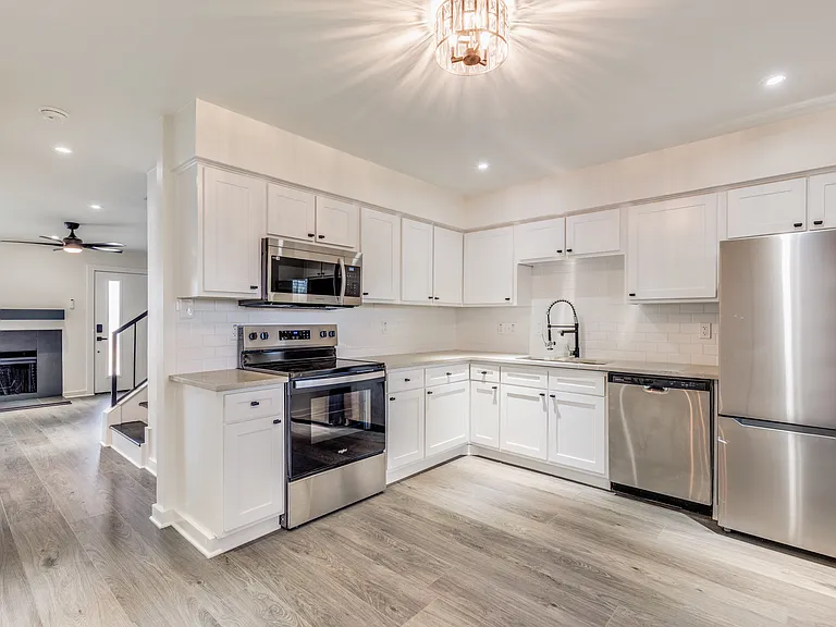 2228 Colony Ct — Photo 8