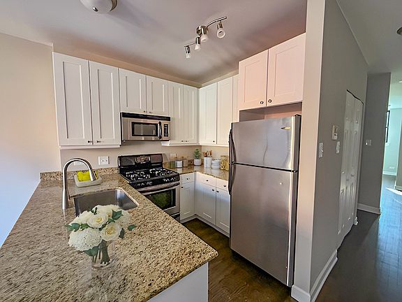 4th image of 7007 N Wolcott Ave #3