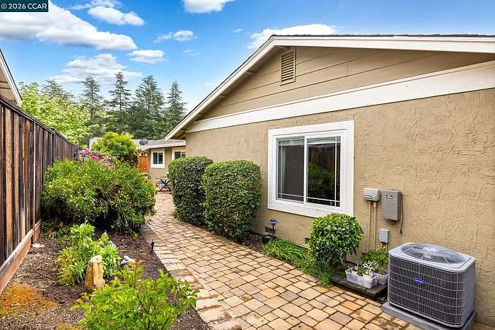 2095 Robb Rd — Photo 16