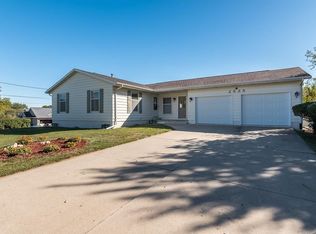 2535 27th St SW, Cedar Rapids, IA 52404