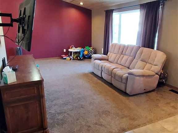 3rd image of 506 Fremont Ave