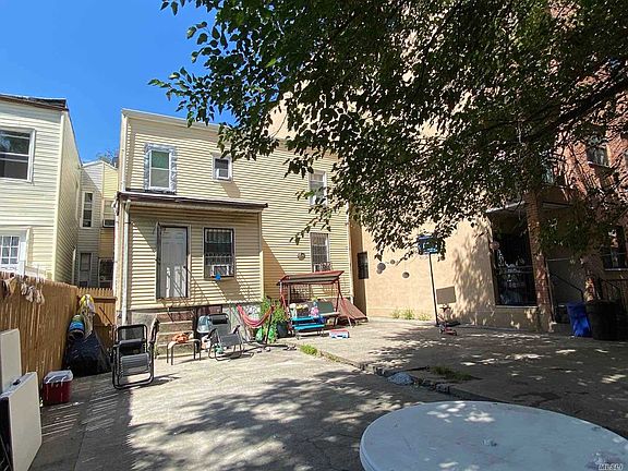 3rd image of 31-13 Linden St