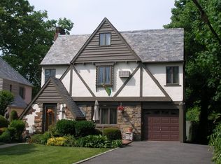 87 Marlborough Ct, Rockville Centre, NY 11570
