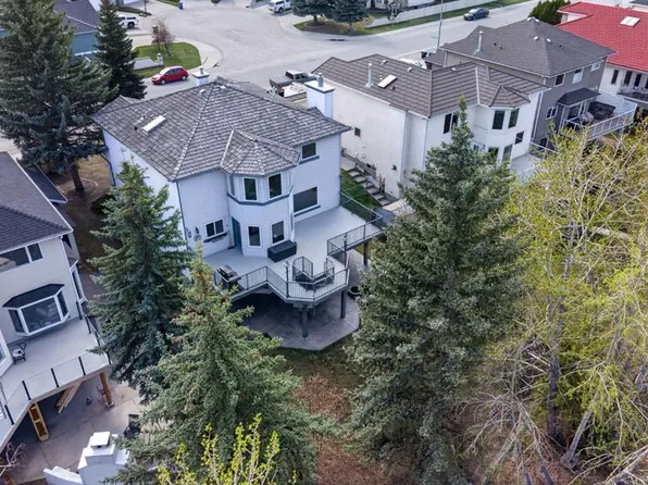 222 SW Diamond Dr SE, Calgary, AB T2J 7C8