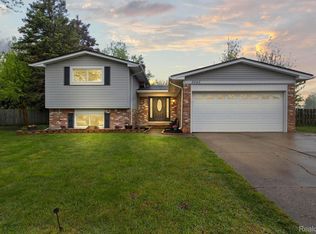 5645 Wedgewood Rd, Canton, MI 48187