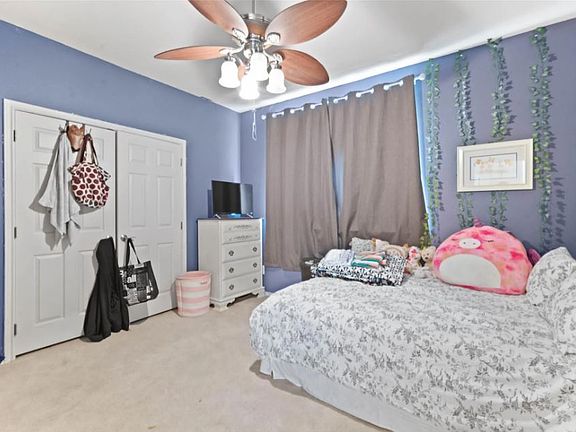 3rd image of 124 Castleridge Dr #A